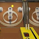 Ballen svever foran poengringer med forskjellige verdier i et klassisk kaste-ball-spill